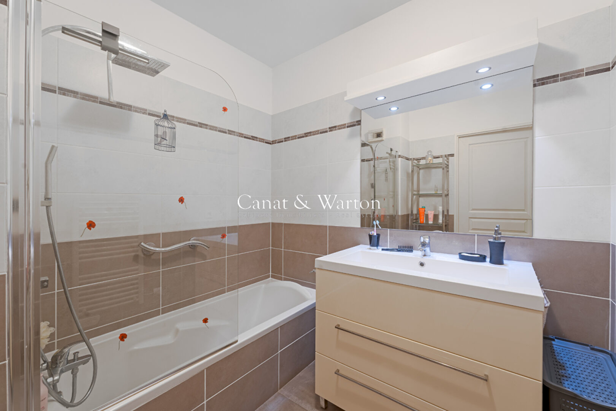 Luxury Apartment for sale in Saint-Raphaël, 420 000 €, Photo 7