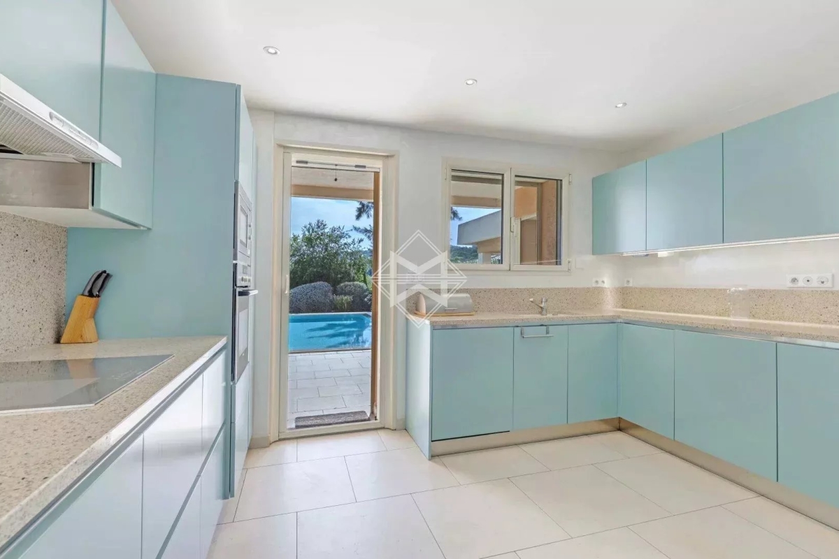 Maison de luxe à vendre à Cavalaire-sur-Mer, 2 395 000 €, Photo 7