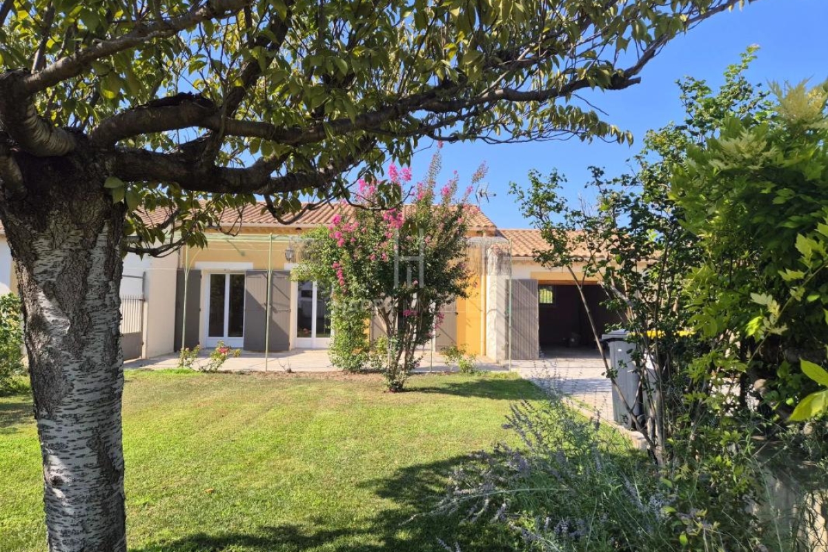 Luxury House for sale in Saint-Rémy-de-Provence, 630 000 €, Photo 2