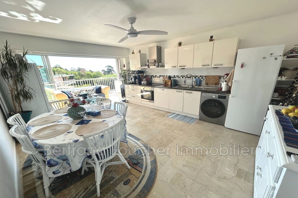 Luxury Apartment for sale in Cavalaire-sur-Mer, 420 000 €, Photo 1