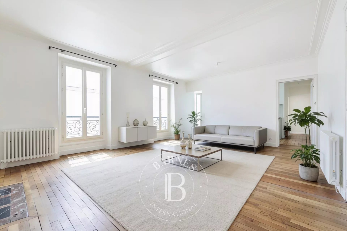 Luxury Apartment for sale in Paris 12ème, 830 000 €, Photo 1