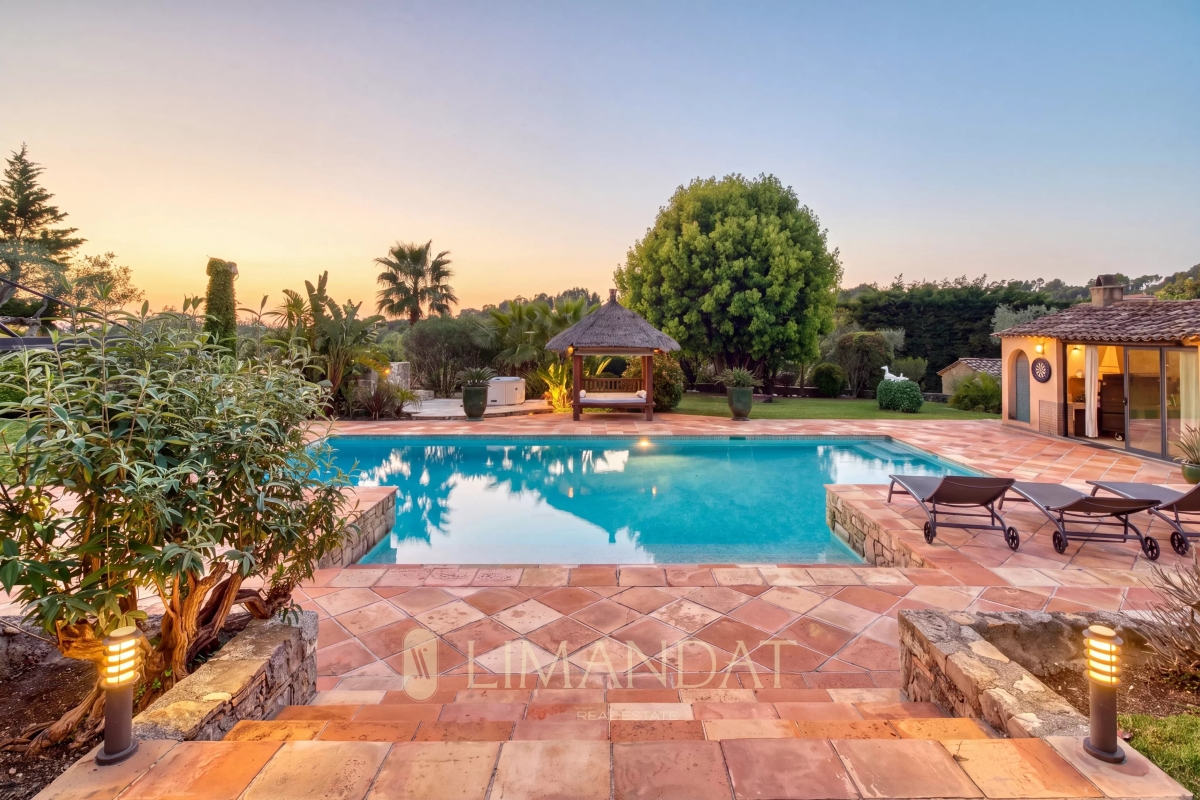 Luxury House for sale in Mougins, 1 950 000 €, Photo 2