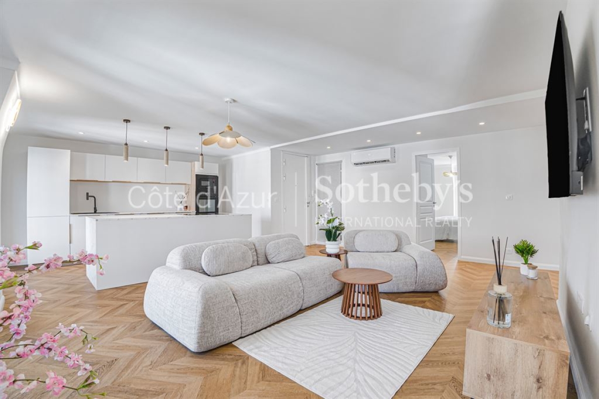 Luxury Apartment for sale in Antibes, 735 000 €, Photo 2