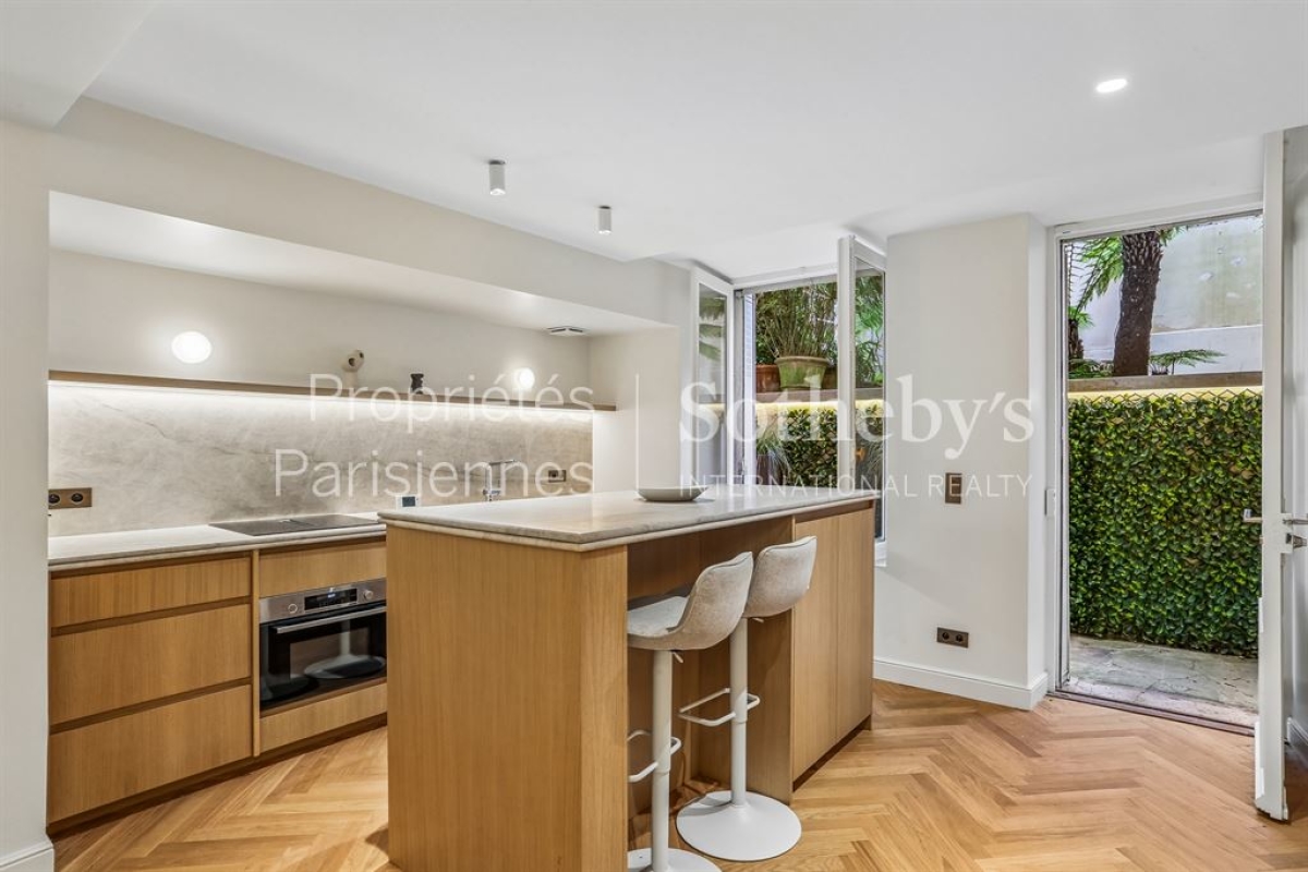 Luxury Apartment for sale in Paris 6ème, 985 000 €, Photo 2