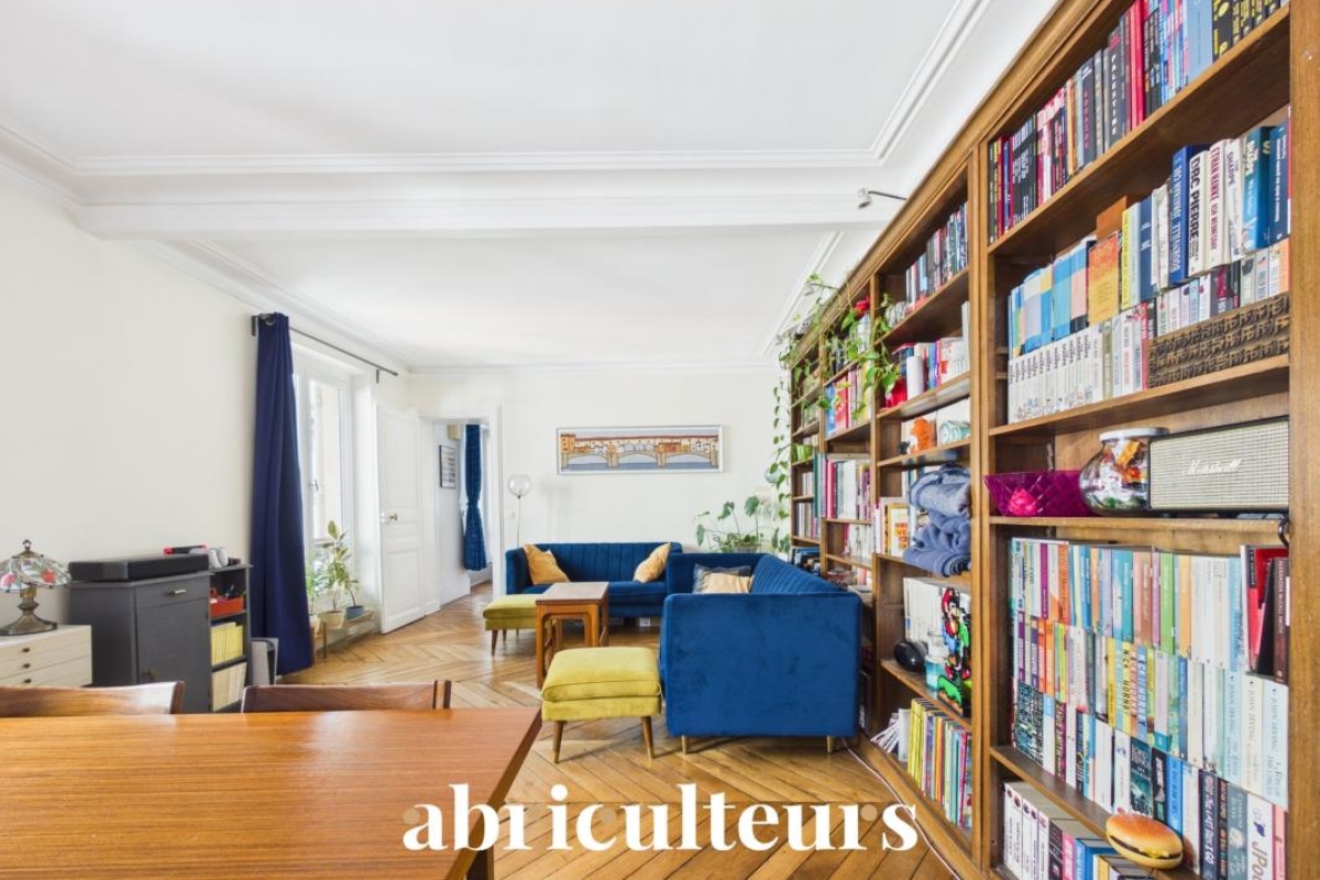 Luxury Apartment for sale in Paris 18ème, 760 000 €, Photo 2