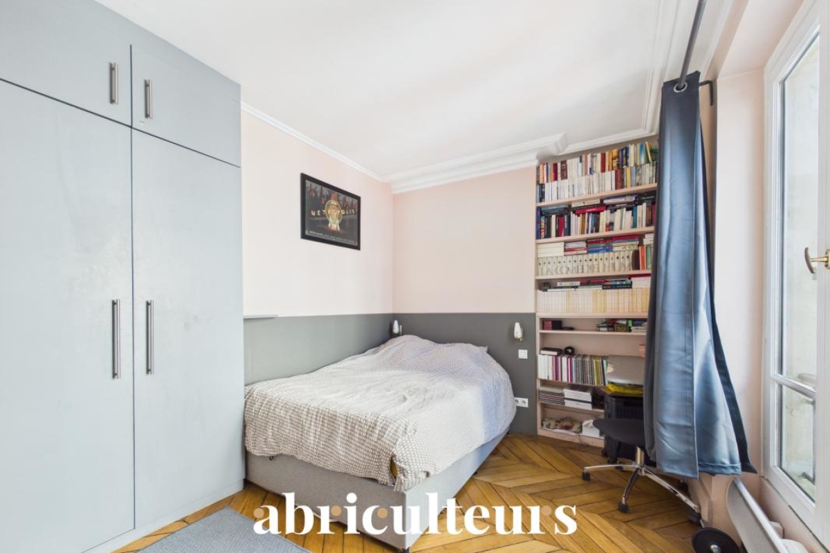 Luxury Apartment for sale in Paris 18ème, 760 000 €, Photo 5