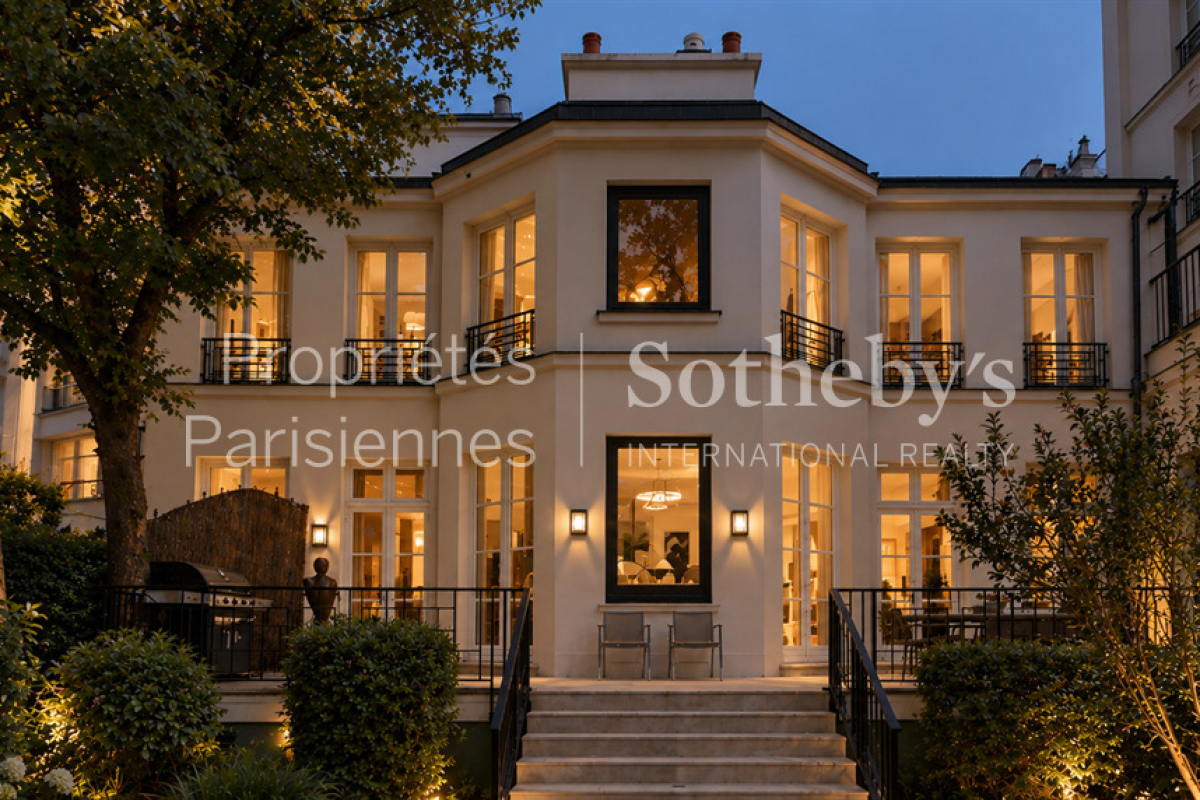 Luxury House for sale in Paris 7ème, 13 900 000 €, Photo 1