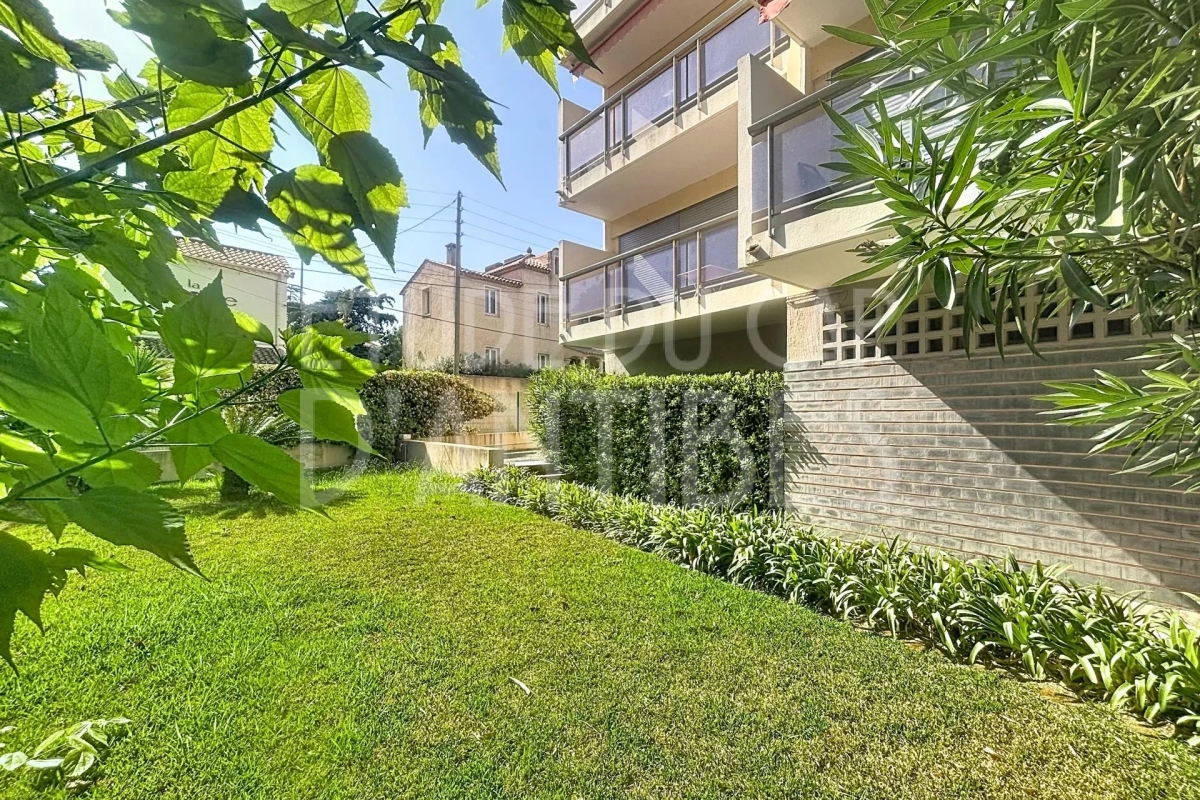 Luxury Apartment for sale in Antibes, 545 000 €, Photo 1