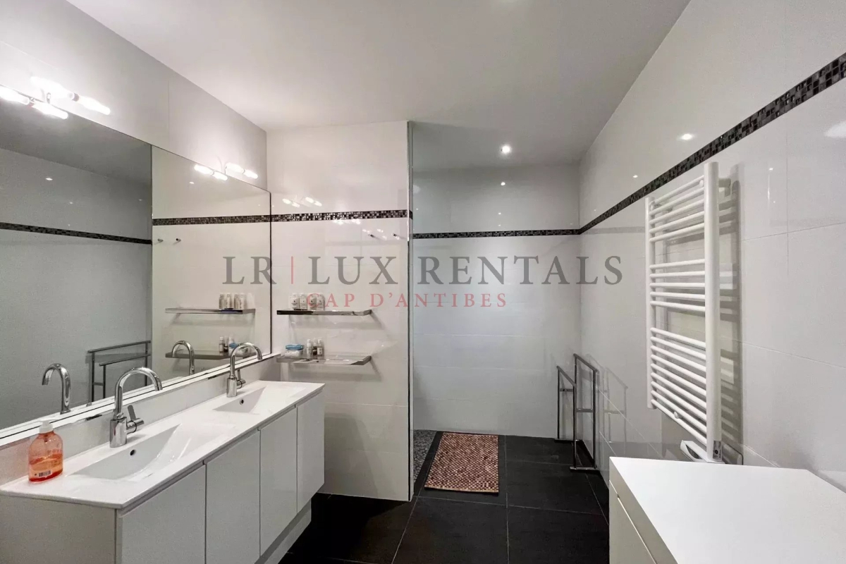 Luxury Apartment for rental in Antibes, 2 500 €, Photo 6