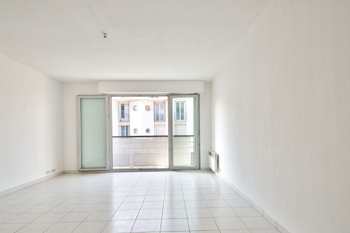 Luxury Apartment for sale in Antibes, 349 000 €, Photo 2