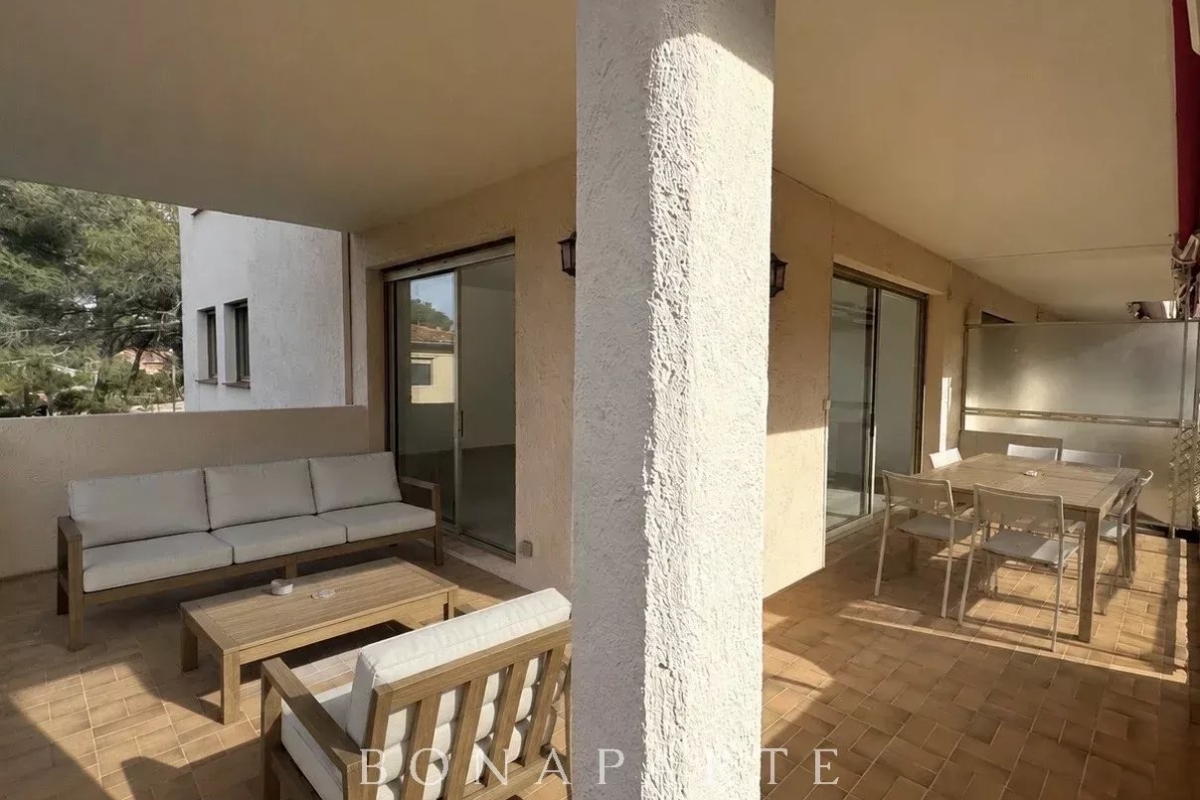Appartement de luxe à vendre à Saint-Raphaël, 599 000 €, Photo 2