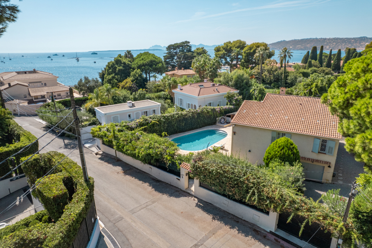 Maison de luxe à vendre à Cap d'Antibes, 3 590 000 €, Photo 1