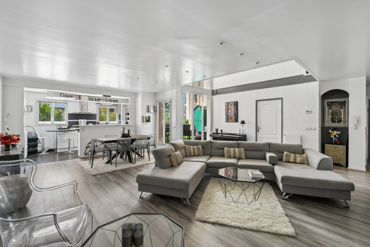 Luxury Apartment for sale in Courbevoie, 810 000 €, Photo 1