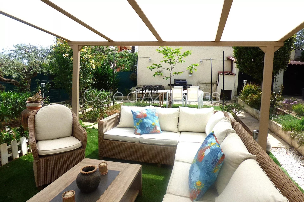 Maison de luxe à vendre à Antibes, 550 000 €, Photo 1
