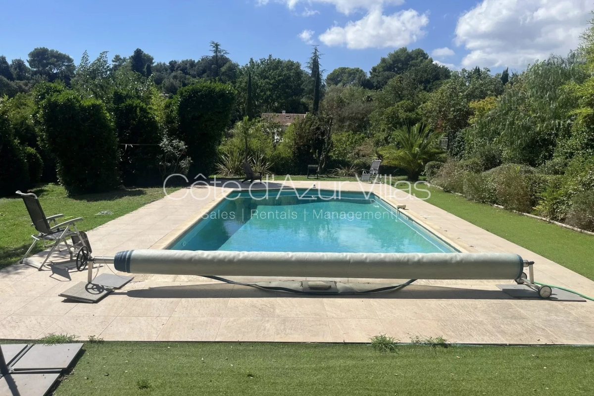 Maison de luxe à louer à Roquefort-les-Pins, 3 900 €, Photo 2