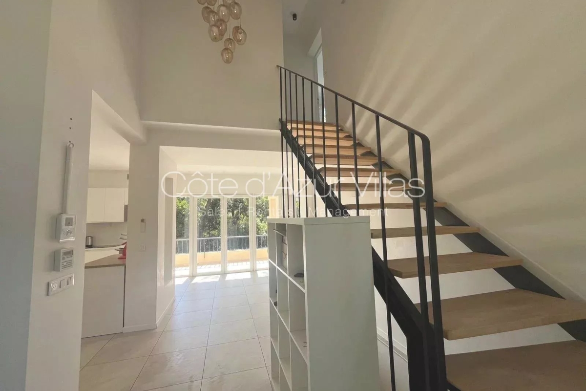 Maison de luxe à louer à Roquefort-les-Pins, 3 900 €, Photo 3