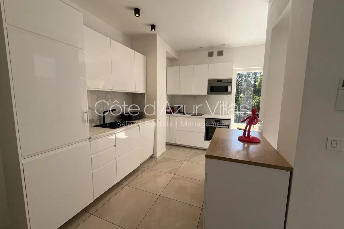 Maison de luxe à louer à Roquefort-les-Pins, 3 900 €, Photo 7
