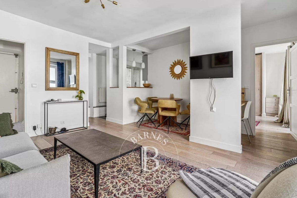 Luxury Apartment for sale in Paris 7ème, 730 000 €, Photo 2