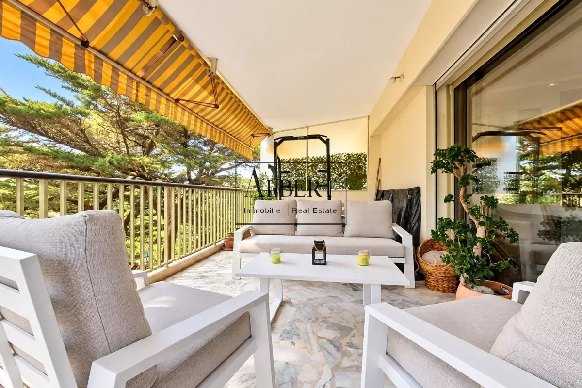 Luxury Apartment for sale in Cannes, 689 000 €, Photo 2