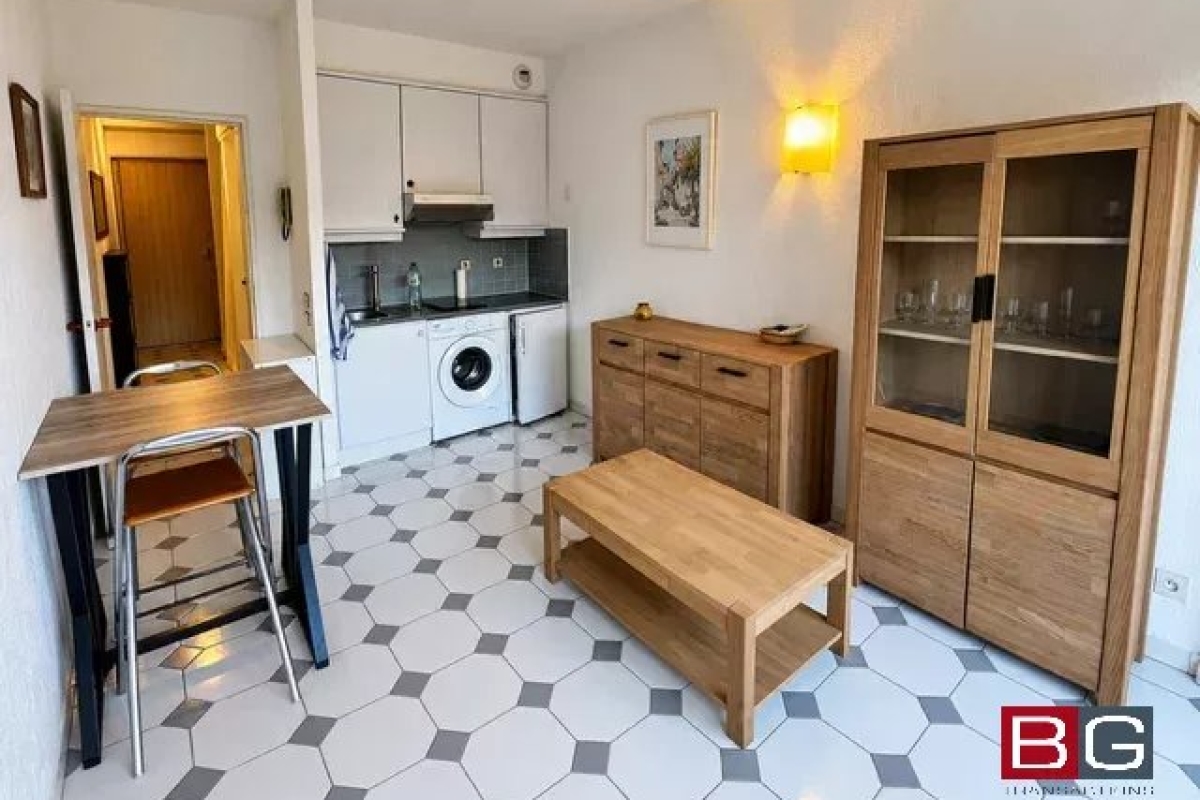 Appartement de luxe à vendre à Antibes, 210 000 €, Photo 3