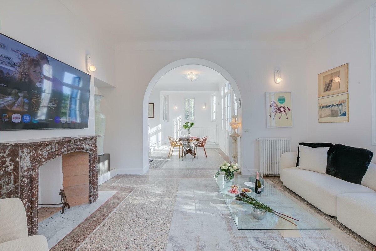 Maison de luxe à louer à Roquebrune-Cap-Martin, 28 000 €, Photo 2