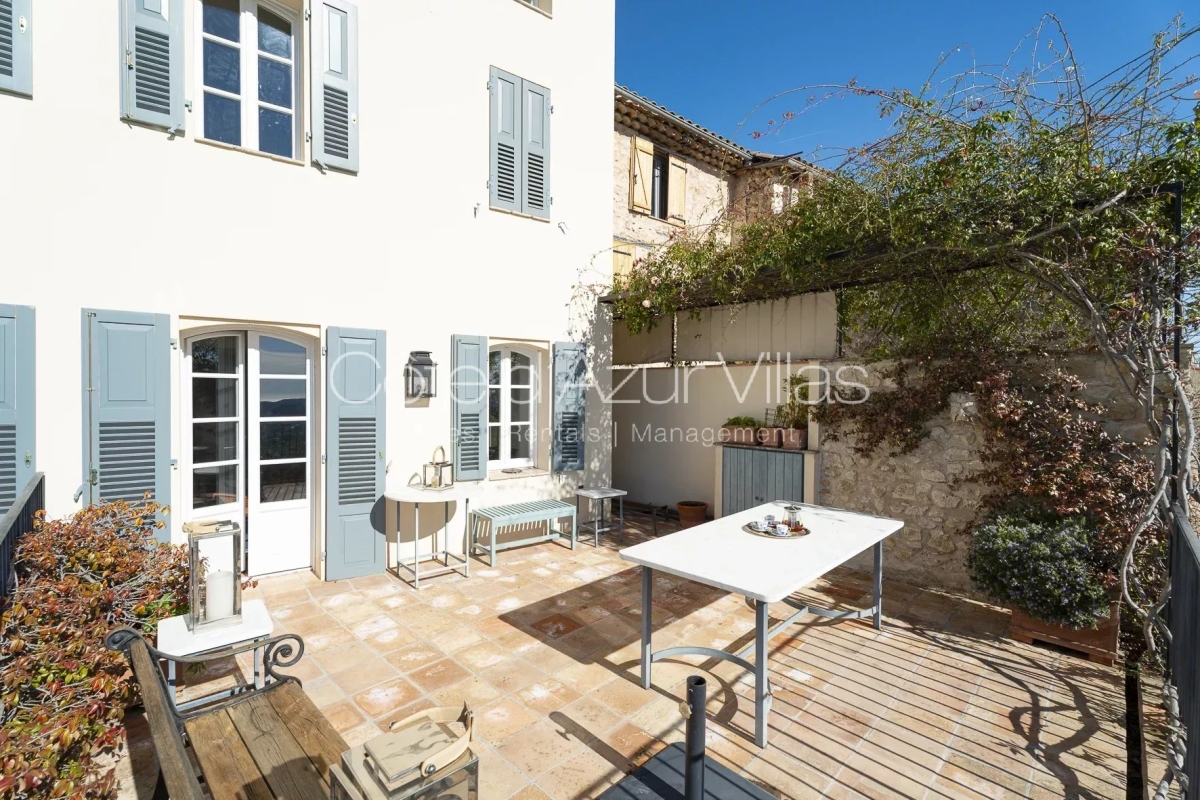 Luxury House for rental in Châteauneuf-Grasse, 8 500 €, Photo 1