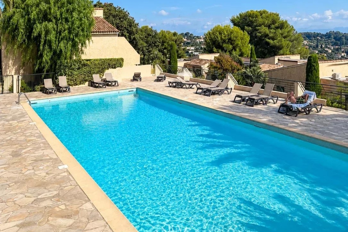 Appartement de luxe à vendre à Vence, 315 000 €, Photo 1
