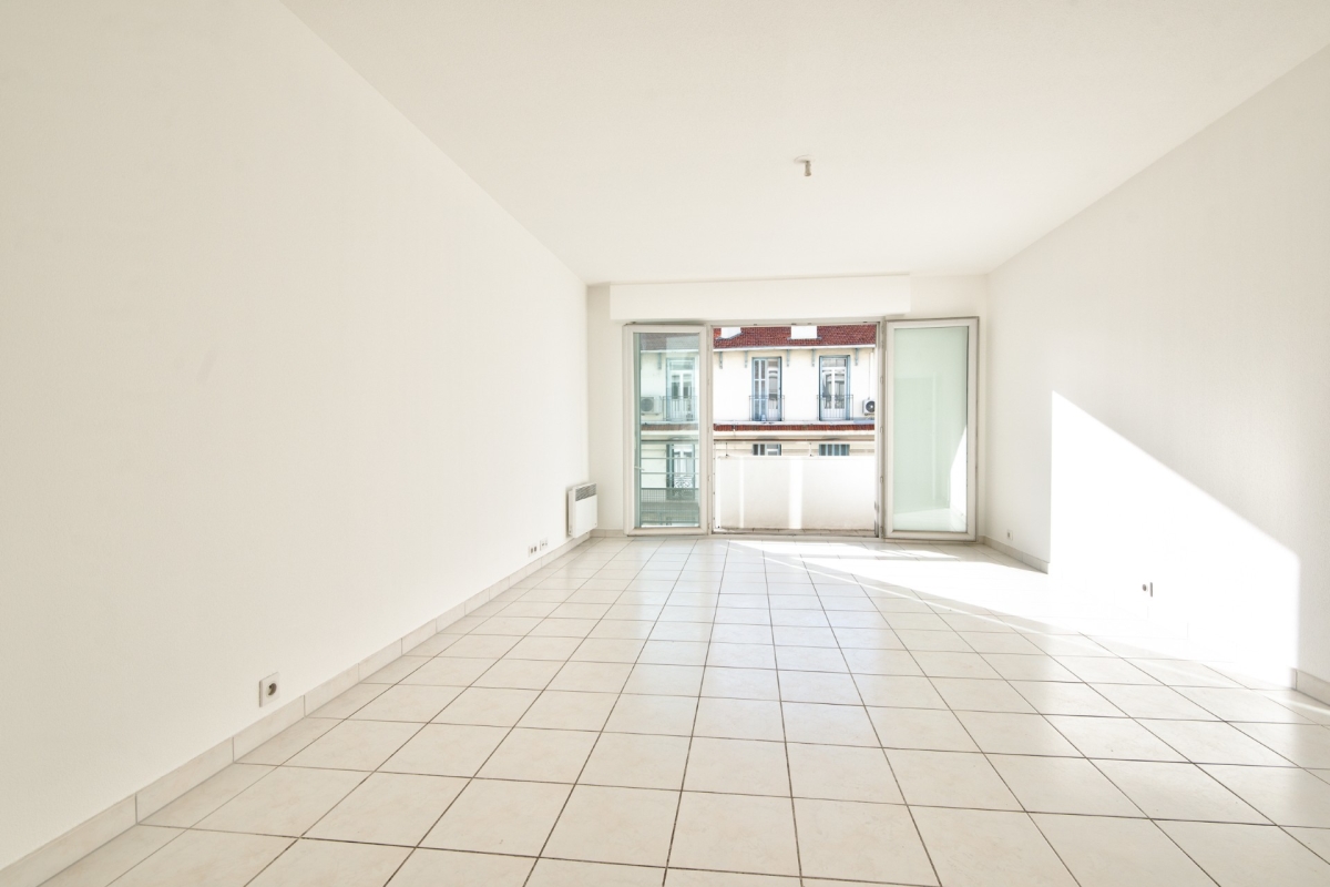 Luxury Apartment for sale in Antibes, 260 000 €, Photo 1