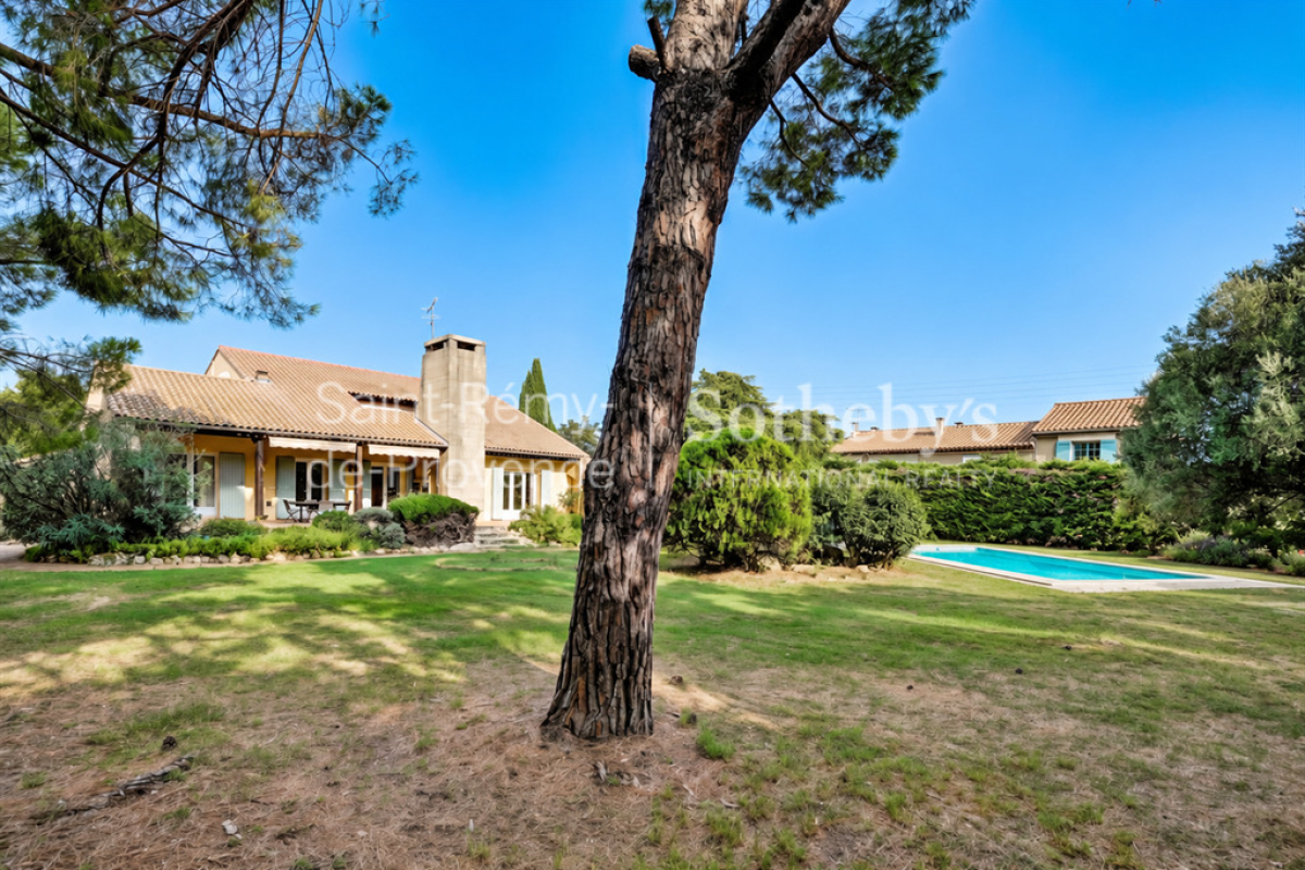 Luxury House for sale in Arles, 590 000 €, Photo 1