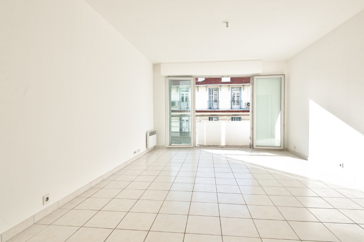 Luxury Apartment for sale in Antibes, 260 000 €, Photo 2