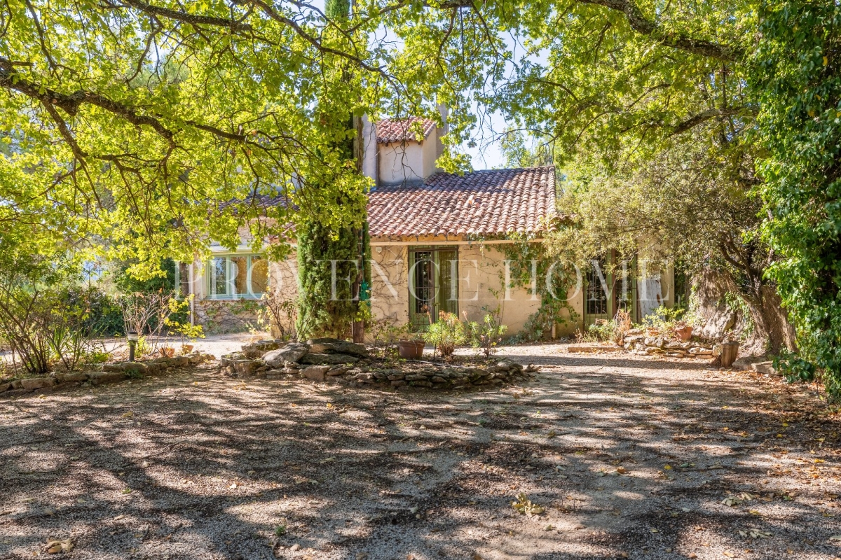 Maison de luxe à vendre à Lacoste, 465 000 €, Photo 1