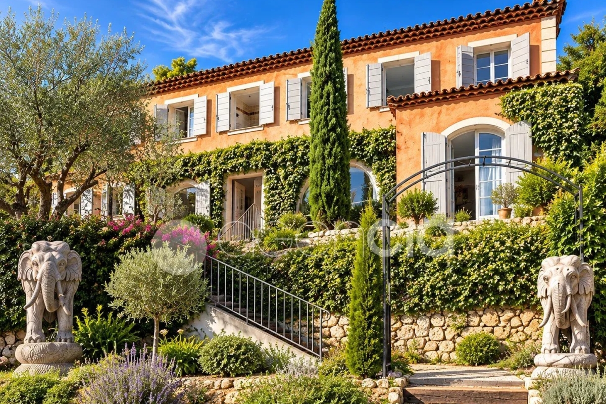 Luxury House for sale in Mougins, 1 050 000 €, Photo 2