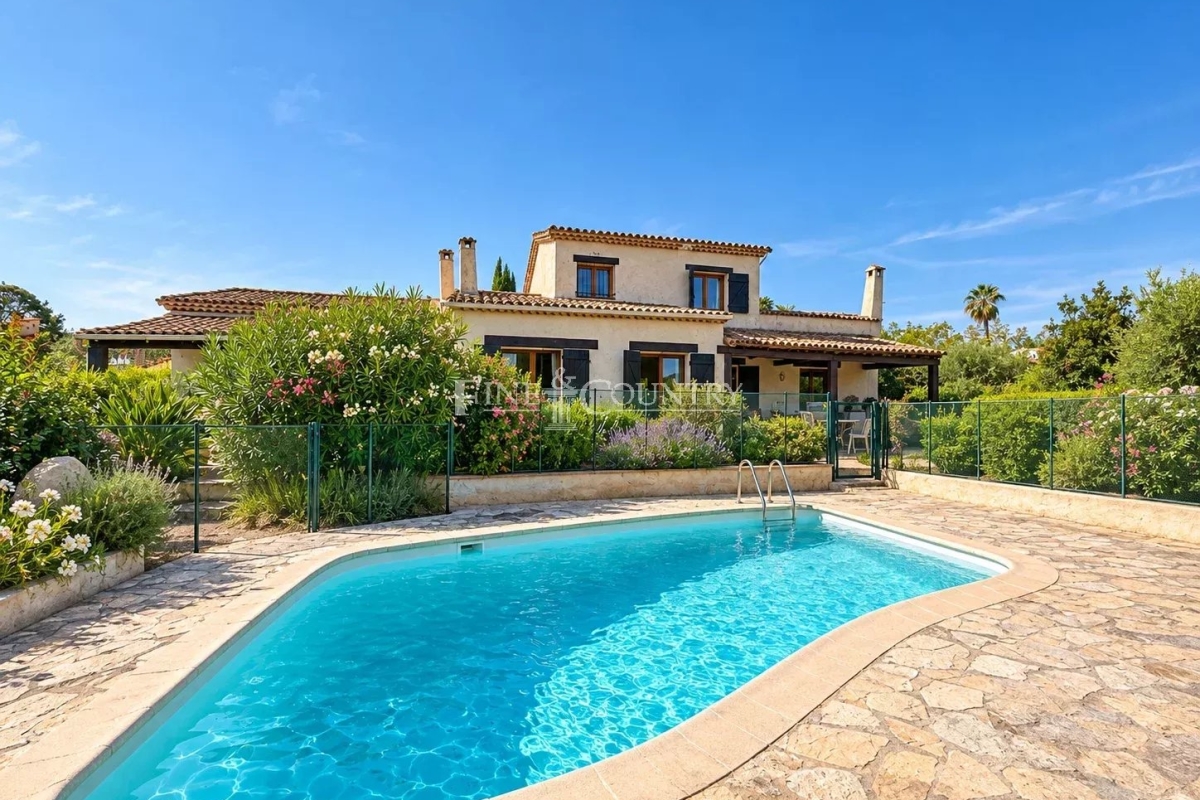 Luxury House for sale in Cagnes-sur-Mer, 830 000 €, Photo 1