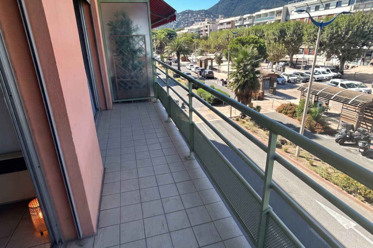 Luxury Apartment for sale in Cavalaire-sur-Mer, 210 000 €, Photo 2