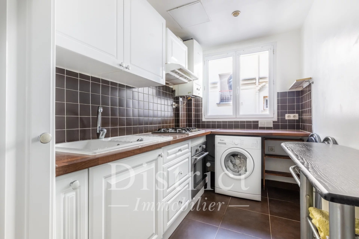 Luxury Apartment for sale in Paris 18ème, 479 000 €, Photo 3