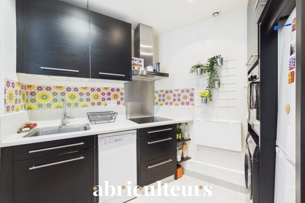 Luxury Apartment for sale in Paris 18ème, 735 000 €, Photo 6