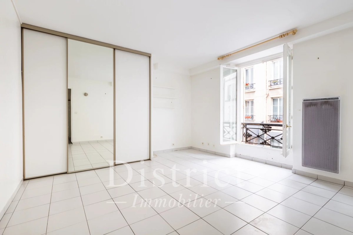 Luxury Apartment for sale in Paris 7ème, 331 000 €, Photo 2