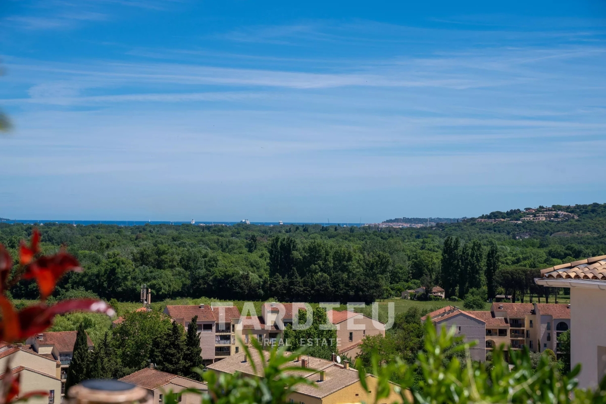 Appartement de luxe à vendre à Cogolin, 950 000 €, Photo 2