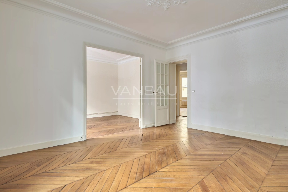 Luxury Apartment for sale in Paris 16ème, 640 000 €, Photo 3