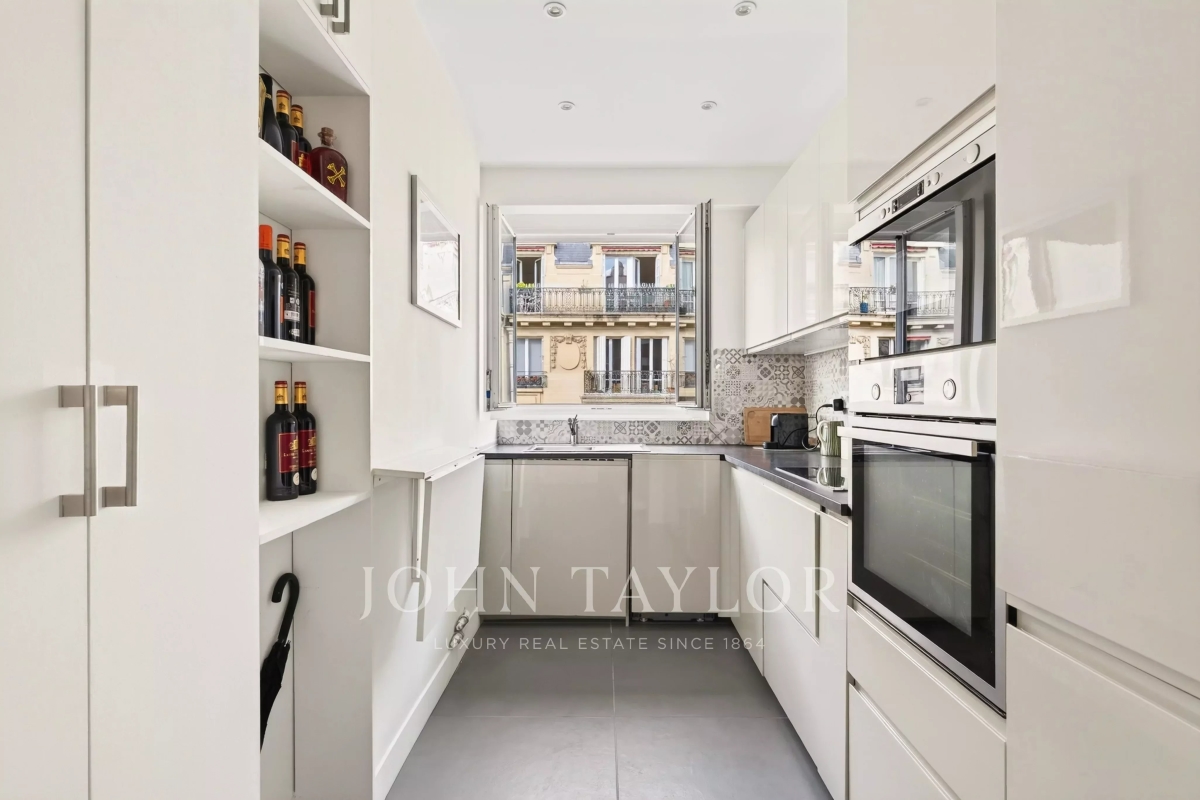 Luxury Apartment for sale in Paris 16ème, 620 000 €, Photo 3