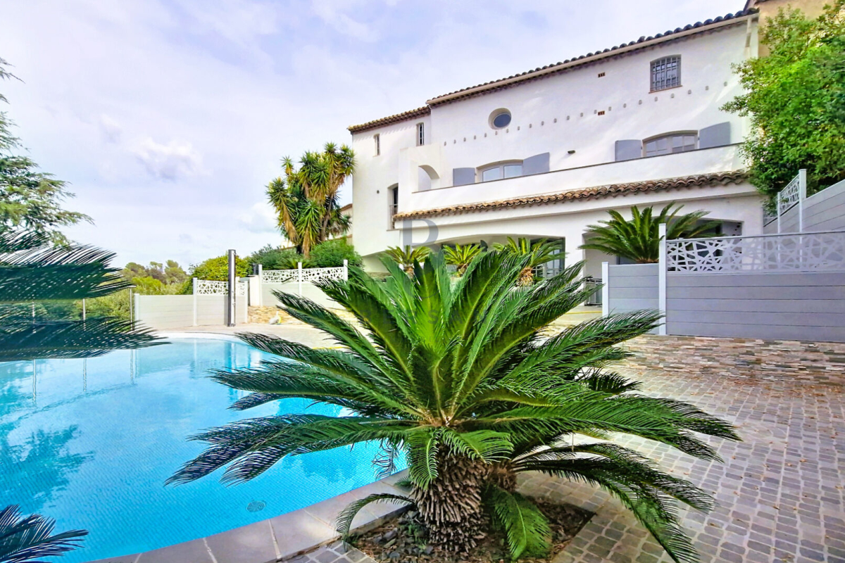 Maison de luxe à vendre à Saint-Raphaël, 1 180 000 €, Photo 2