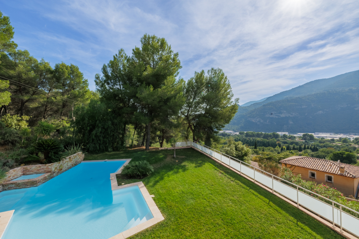 Luxury House for sale in Saint-Martin-du-Var, 1 049 000 €, Photo 2
