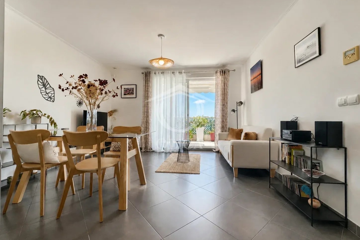 Luxury Apartment for sale in Antibes, 285 000 €, Photo 2