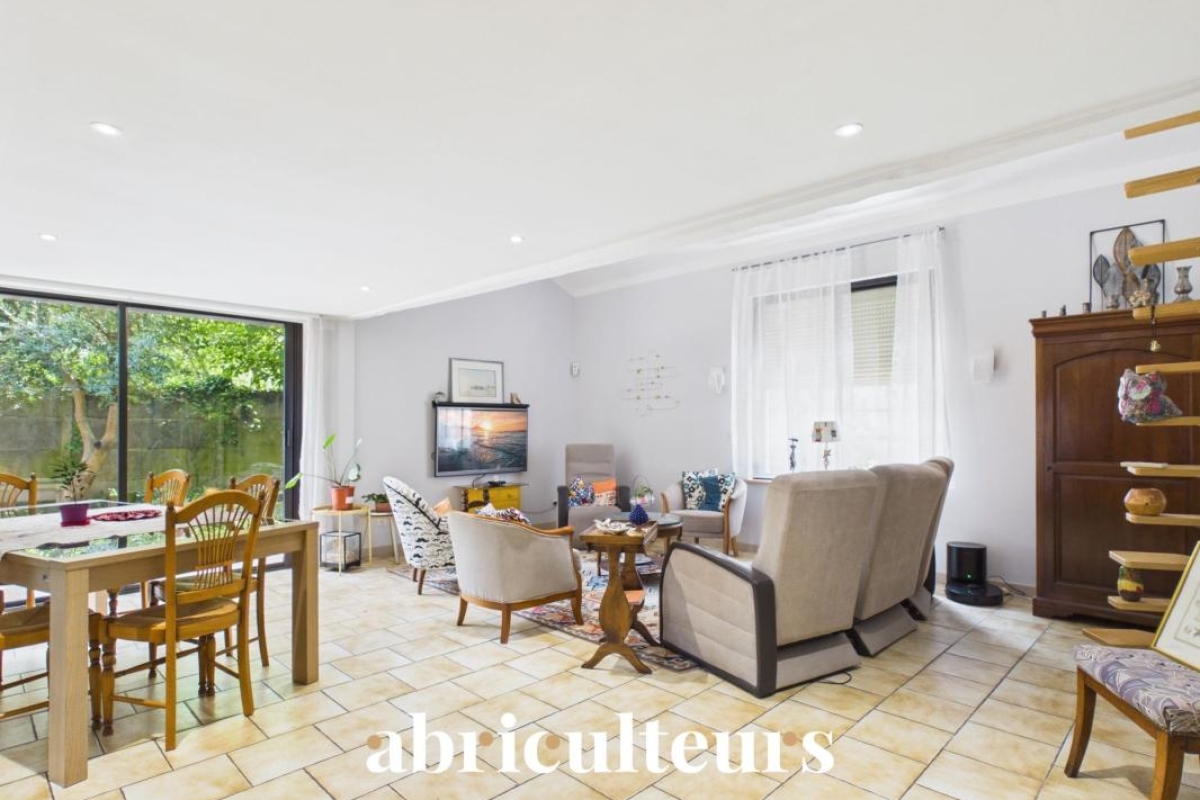 Maison de luxe à vendre à Bordeaux, 735 000 €, Photo 3