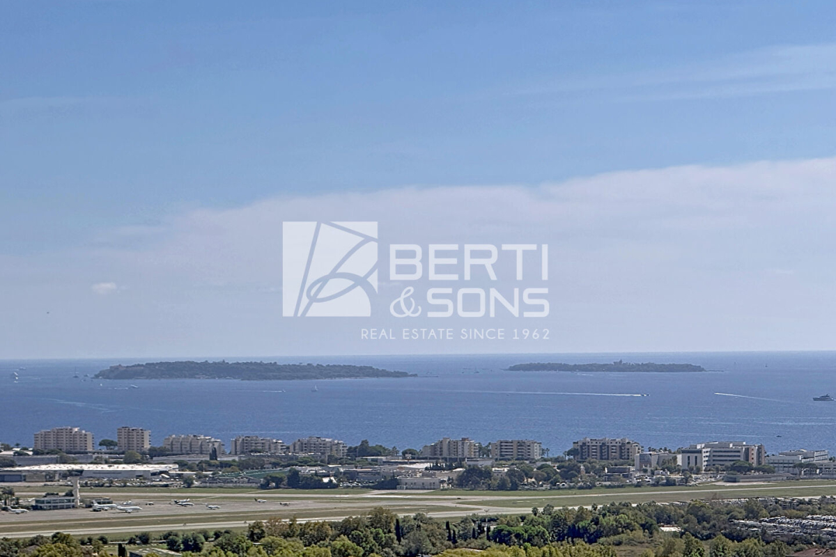 Luxury Apartment for sale in Mandelieu-la-Napoule, 585 000 €, Photo 2