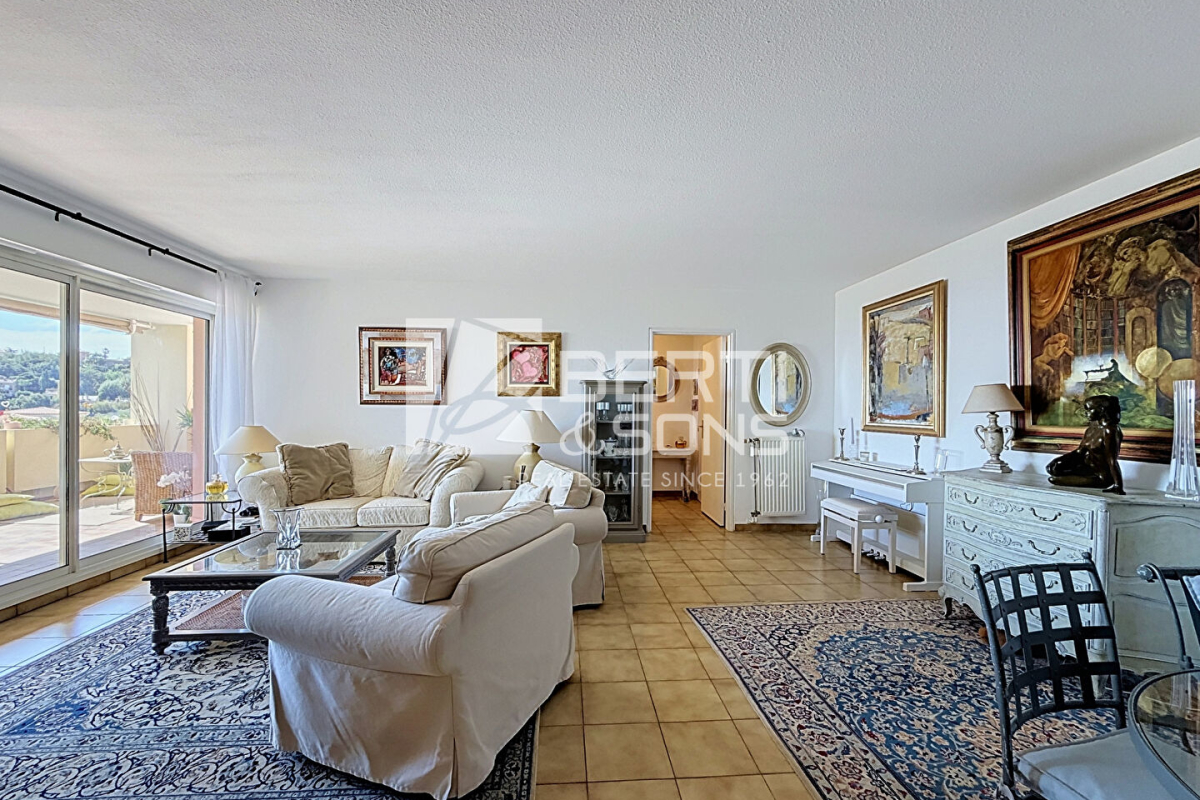 Luxury Apartment for sale in Mandelieu-la-Napoule, 585 000 €, Photo 3