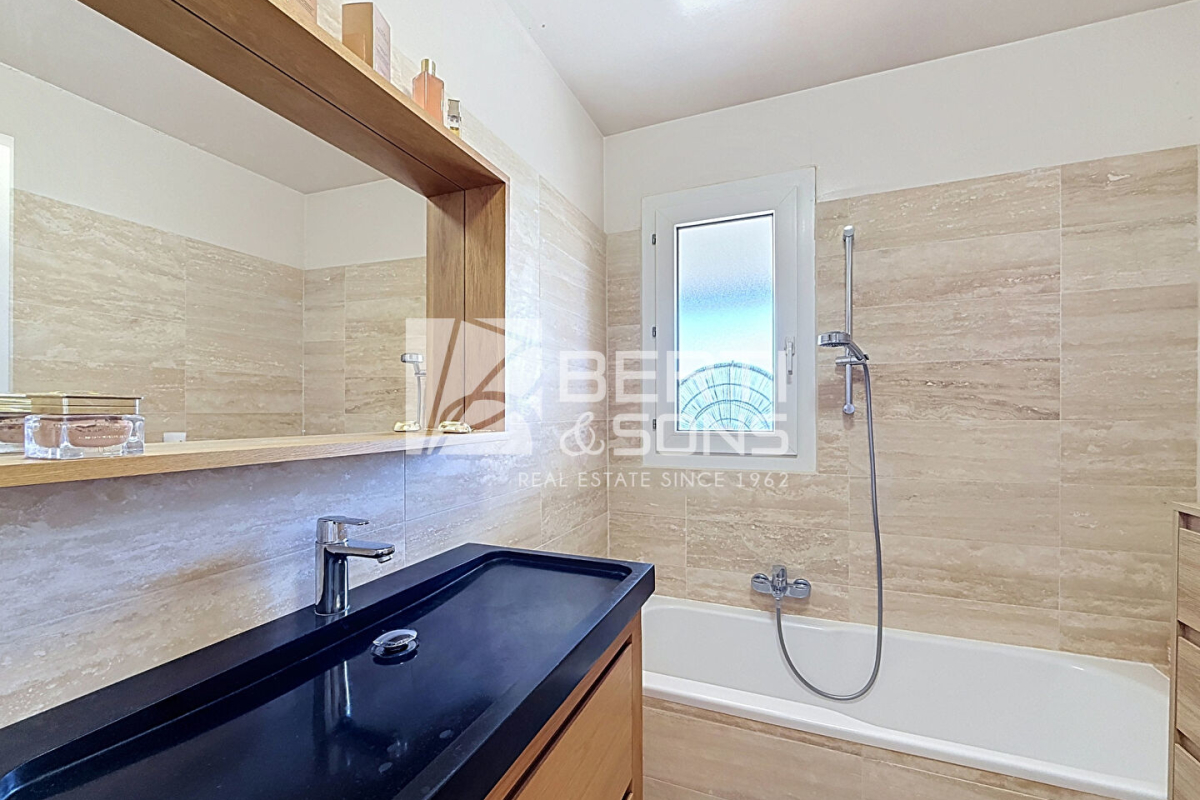 Luxury Apartment for sale in Mandelieu-la-Napoule, 585 000 €, Photo 6