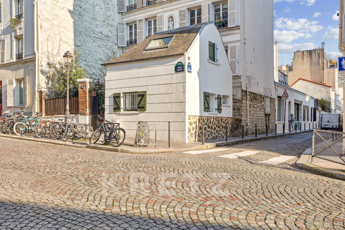 Luxury House for sale in Paris 18ème, 550 000 €, Photo 2