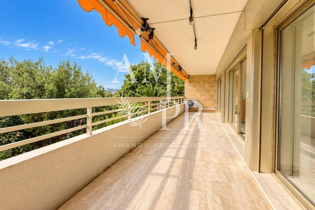 Luxury Apartment for sale in Le Cannet, 1 040 000 €, Photo 2