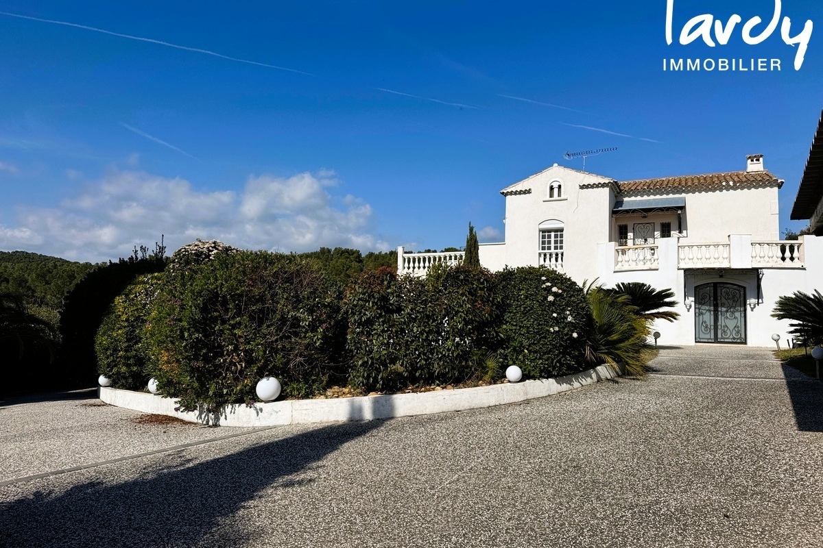 Maison de luxe à vendre à Saint-Cyr-sur-Mer, 1 890 000 €, Photo 2